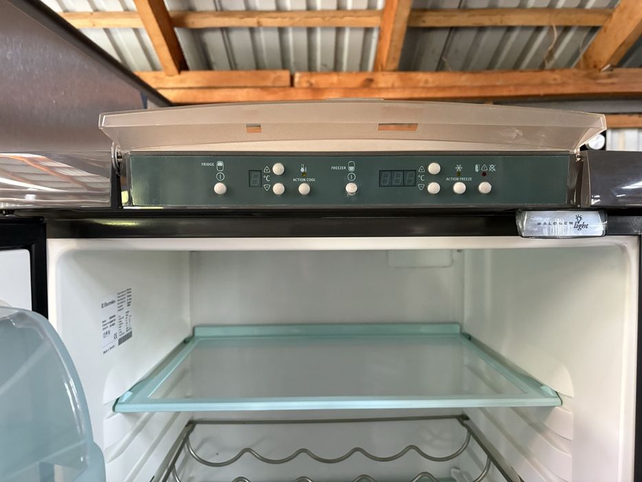 Двокамерний холодильник Electrolux  ( А141001 )