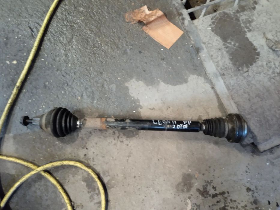 SEAT LEON II PÓŁOŚ PRAWA DŁUGA VW PASSAT 2.0TDI