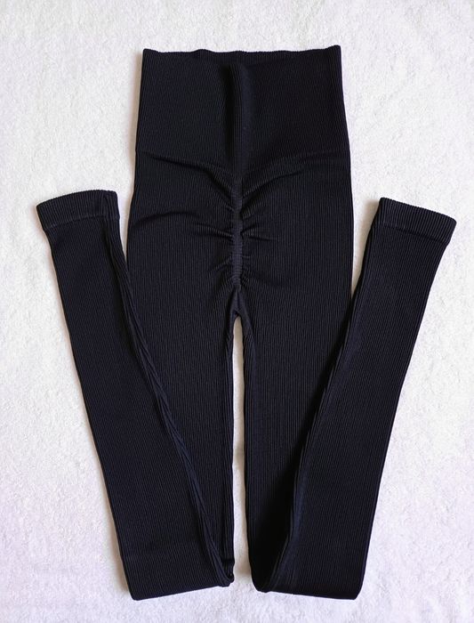 чорні лосини в рубчик з пушап ефектом