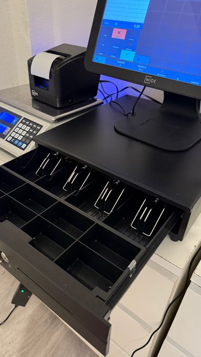 Registadora nova usada pouco tempo negociável