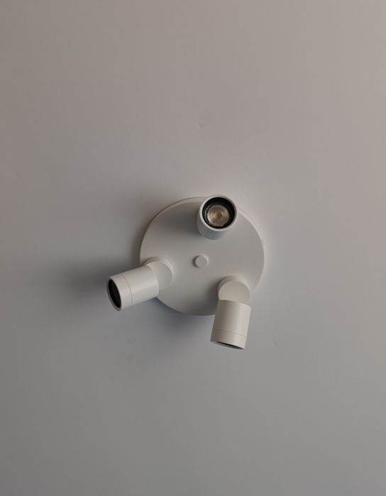 Vários candeeiros de teto