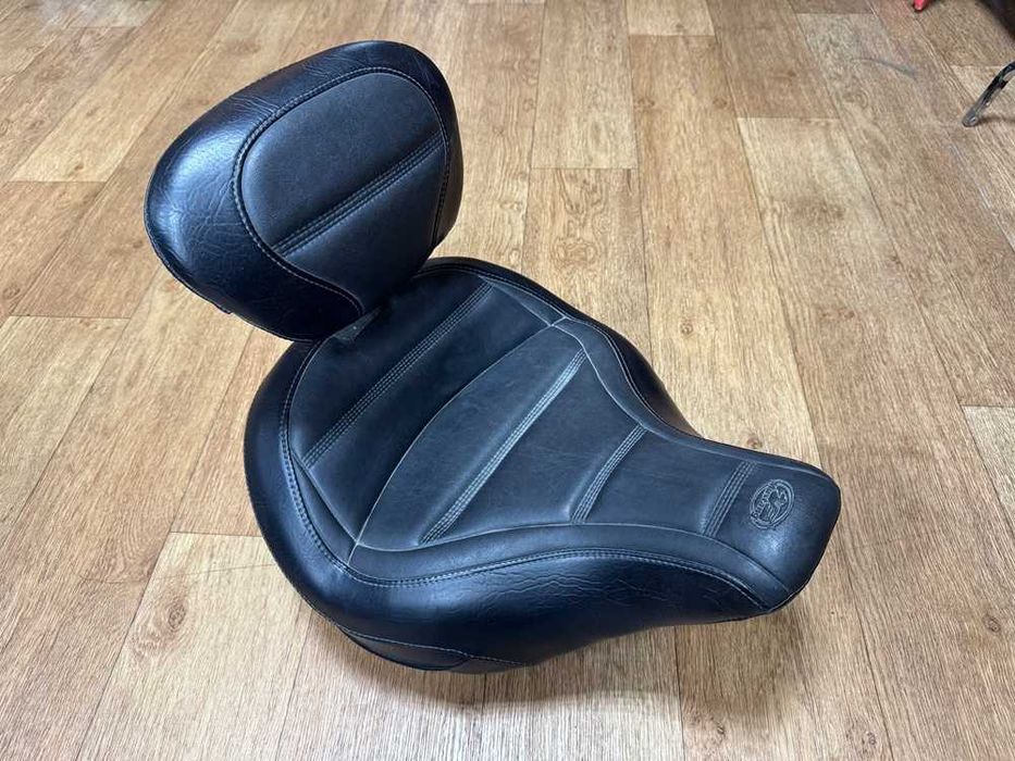 Сидіння для Harley-Davidson Slim M8