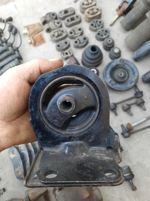 Рамки суппорта передннго и заднего на Mitsubishi Galant 2007-2002