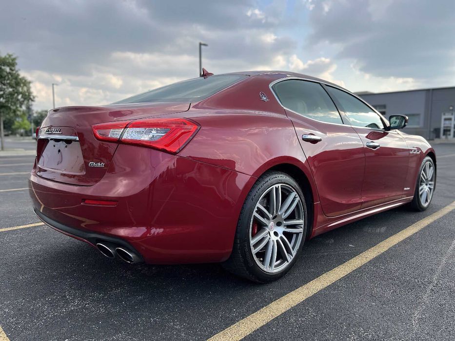 Maserati Ghibli      2019