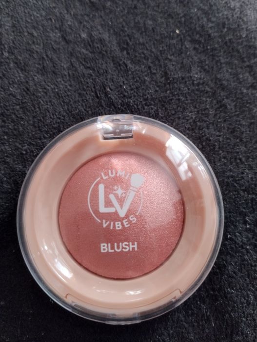 Nowy wypiekany róż do policzków Luxvisage Lumi Vibes Blush, 4.5g