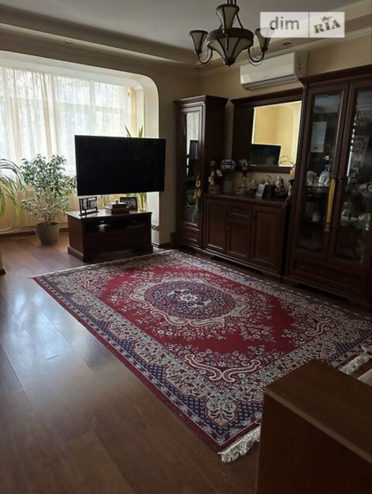 Продаж чотирикімнатної квартири