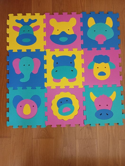 Tapete em esponja para quarto infantil, com muito pouco uso.