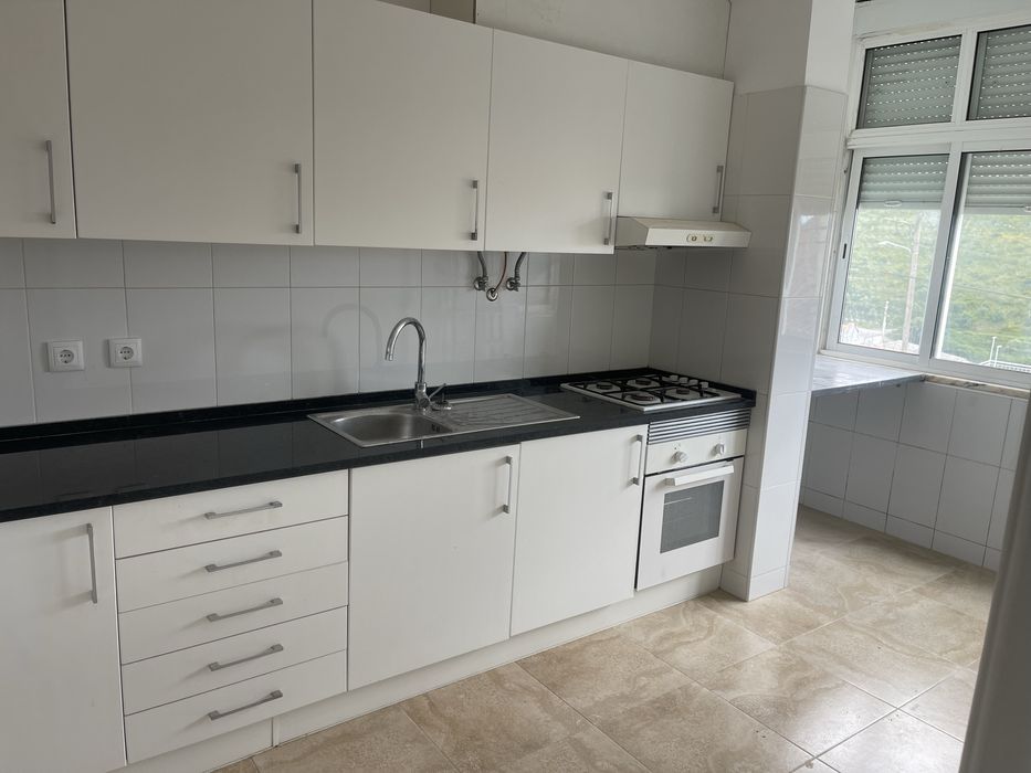 Apartamento T2 em Moradia serra da silveira-Belas