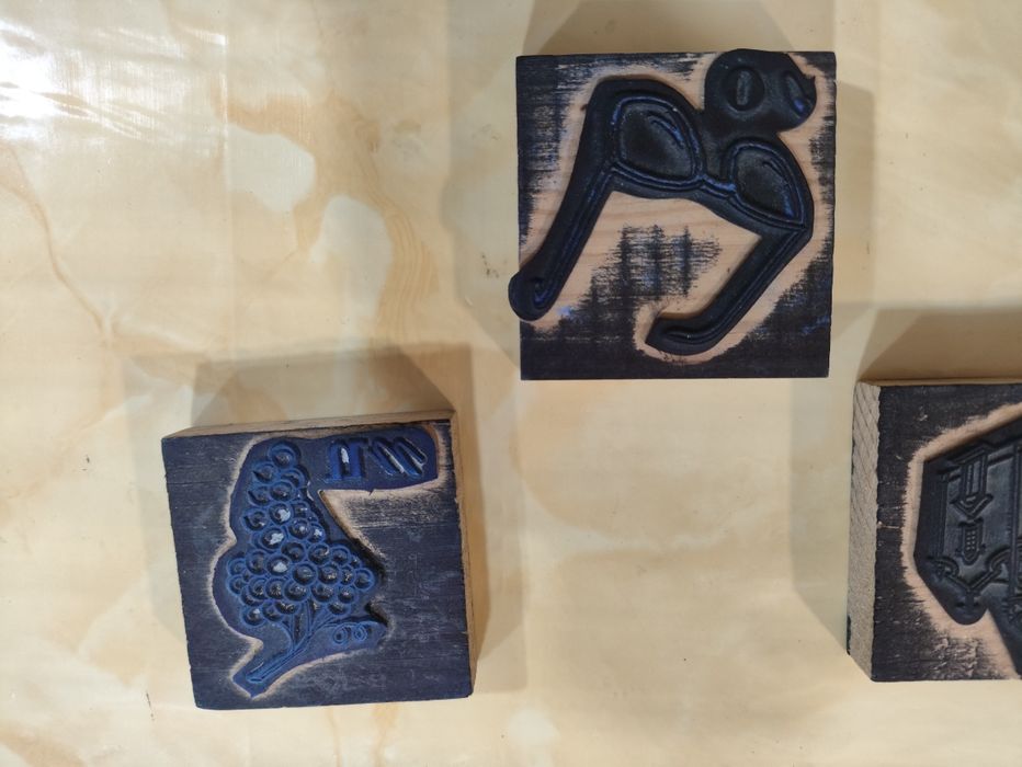 Carimbos antigos de escola (vogais)