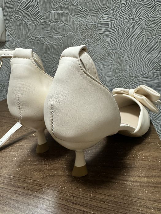 Туфлі бежеві на вечірку/весілля