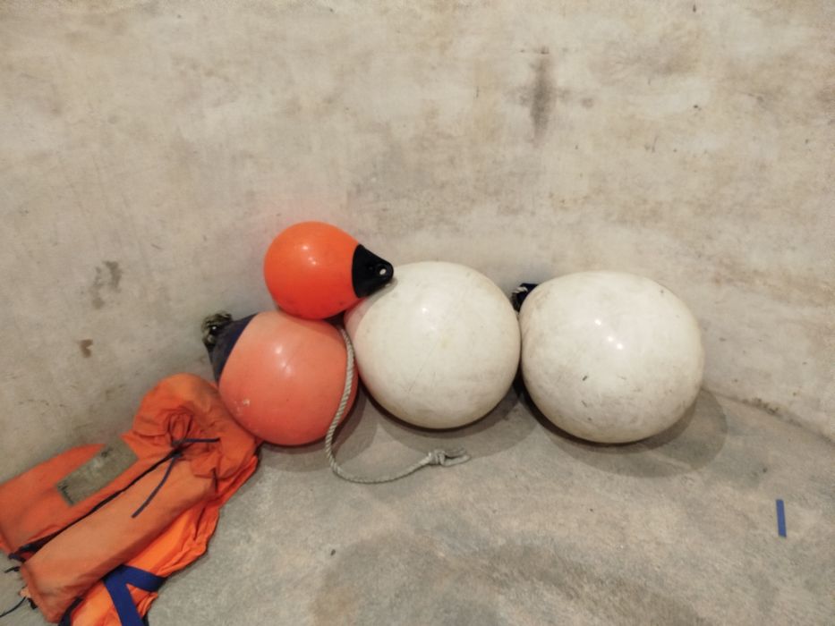 Motores fora de borda e material de barcos