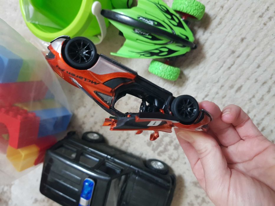 Машинки іграшки.