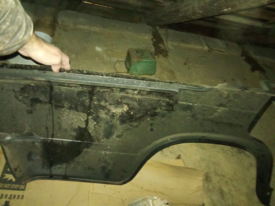 Крило на 2105новое