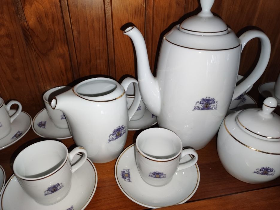 Davenport Dinnerware Set429086324378183682