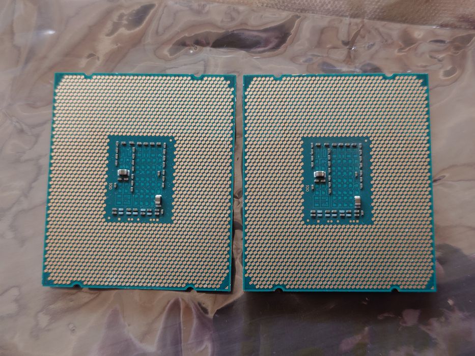 Intel xeon E5-2678v3 12c 24t