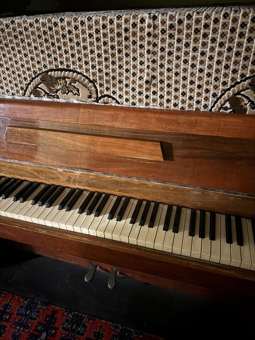 Продам піаніно Riga