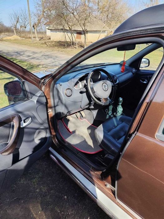 Авто Dacia duster.