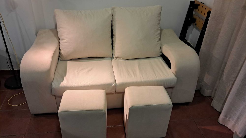 Sofá de 2 lugares c/ 2 Puff