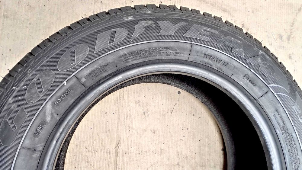 Шини 235/65R17. Goodyear. Всесезонні. Німеччина