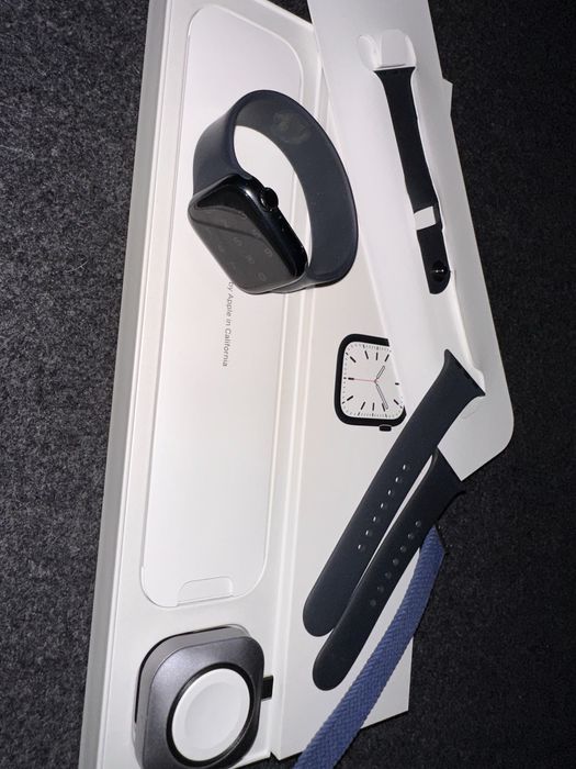 Apple Watch 7 41mm Midnight Aluminium + ładowarka Satechi