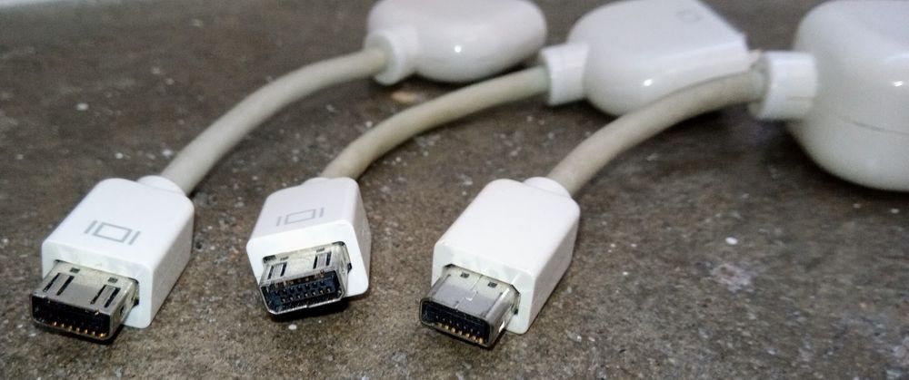 Adaptador Apple para VGA e RCA e Svideo