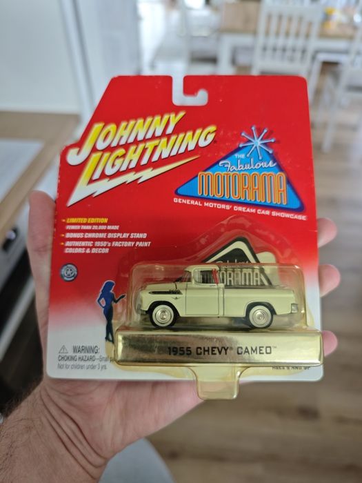 Johnny lightning 1955 Chevy cameo motorama rocznik 2002