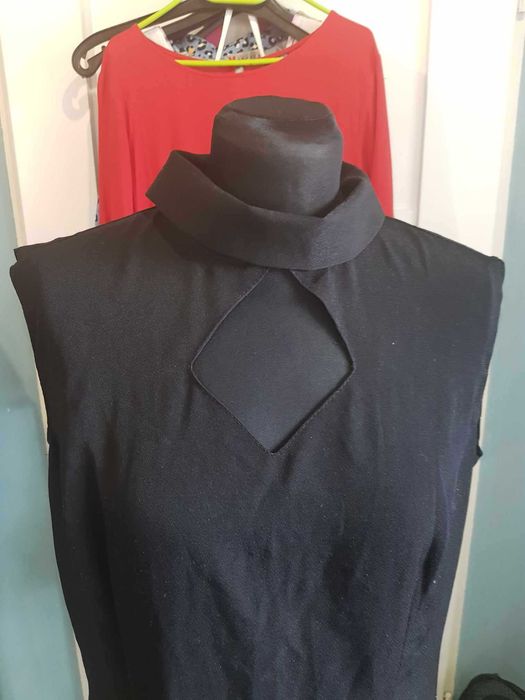 Długa piękna czarna sukienka