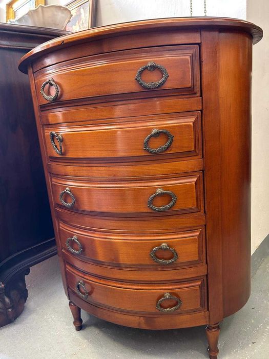 Stylowa owalna komoda z szufladami