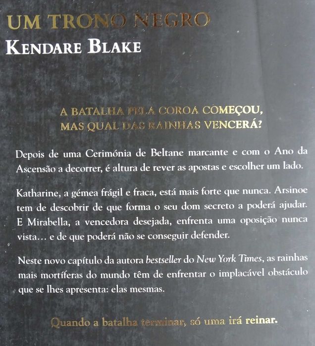 Um Trono Negro de Kendare Blake