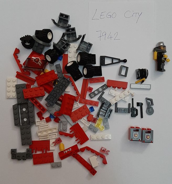 LEGO City 7942 (3 pieces missing)