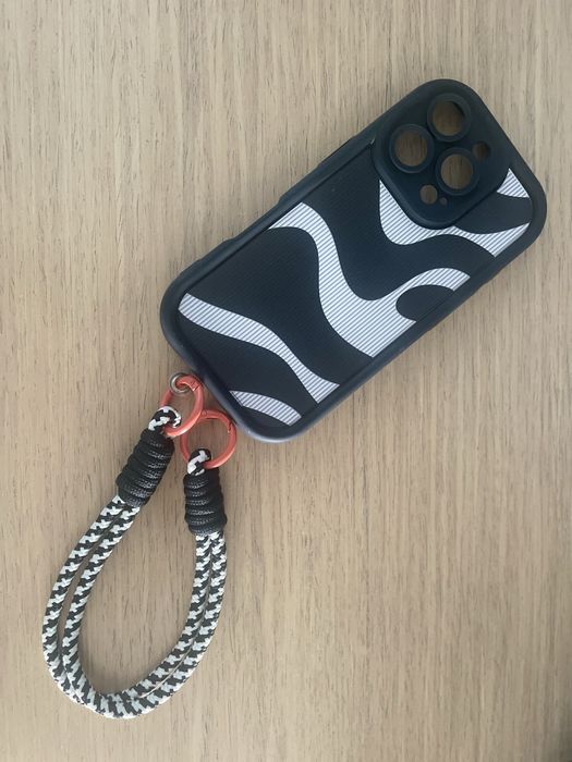 Vendo capa de telemovel para I Phone 16 pro