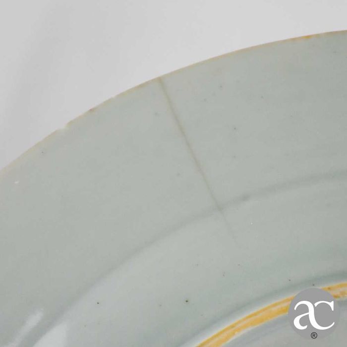 Grande Prato Porcelana da China, flores, período Qianlong, séc. XVIII