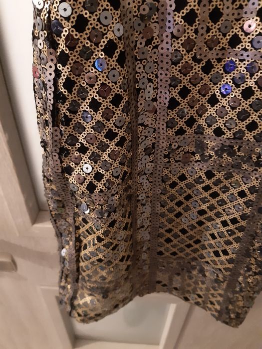 cekinowa złota sukienka sylwestrowa