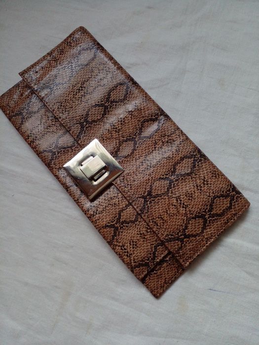 Сумка -клатч з зміїнним принтом