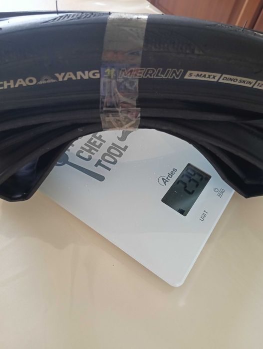 Pneus estrada 700x28 poucos kms