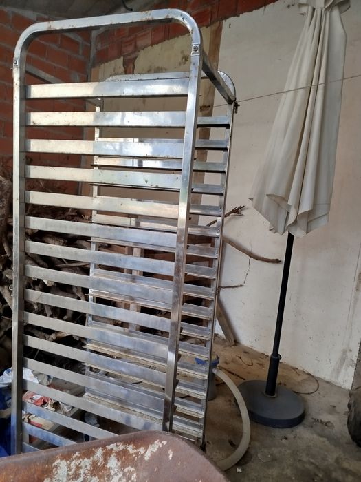 Carrinho para tabuleiros + tabuleiros