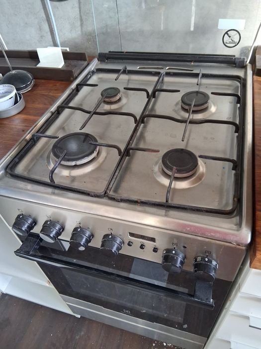 Kuchenka gazowa z piekarnikiem elektrycznym Elektrolux