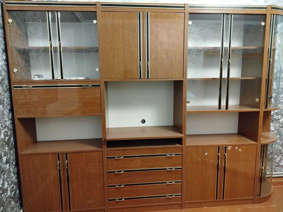 Стінка б/у в хорошому стані самовивоз