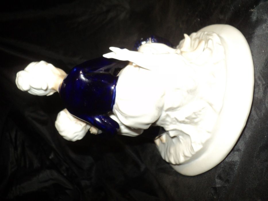 Статуэтка фарфоровая 18см из Франции старина антиквар эксклюзив подаро