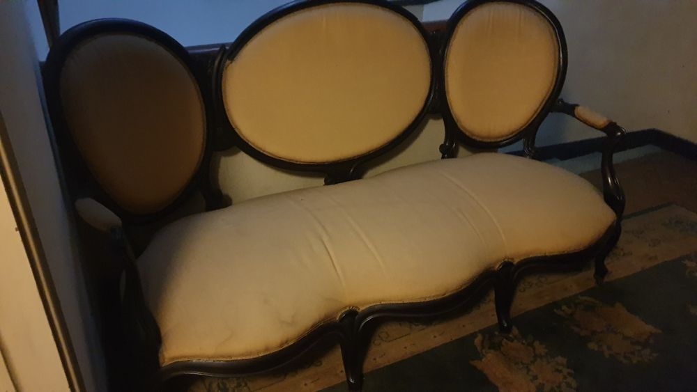 Canapé antigo em Pau Santo