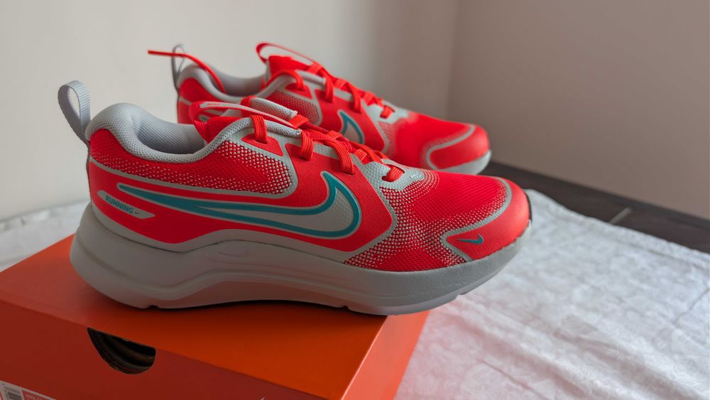 Buty sportowe Nike cosmic runner Gs 35.5 36.5 i 37.5 i 38 i 40