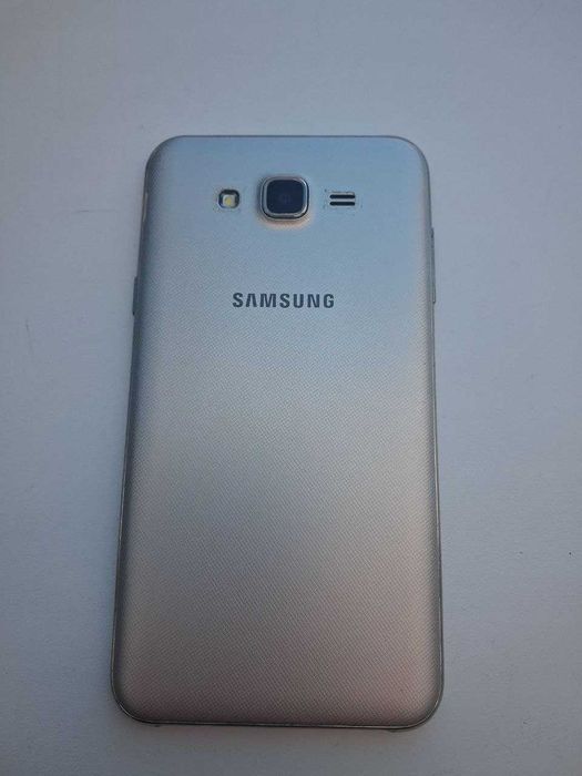 Телефон Samsung J7 Neo