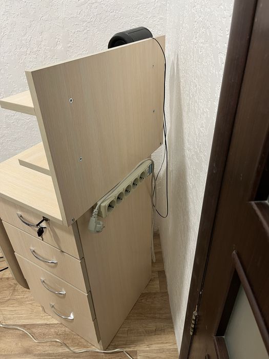 Стіл манікюрний