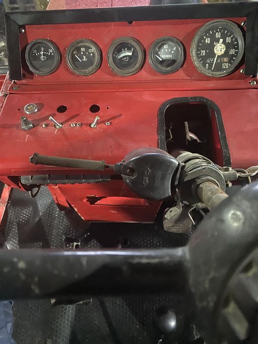 Трактор мтз...80