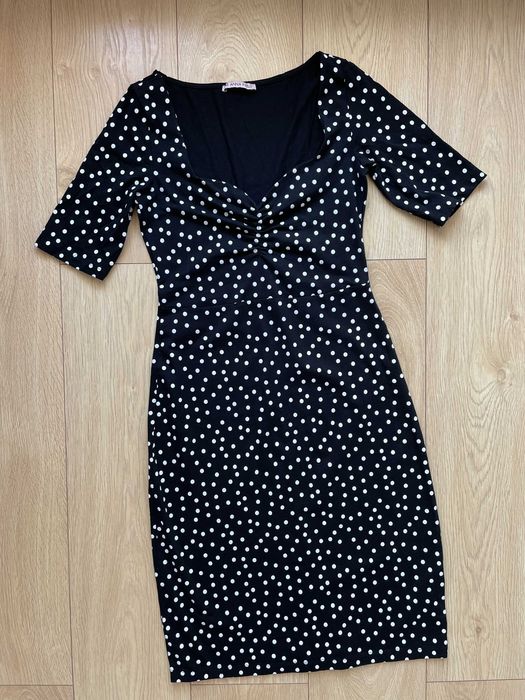 Sukienka w groszki Anna Field dekolt serce