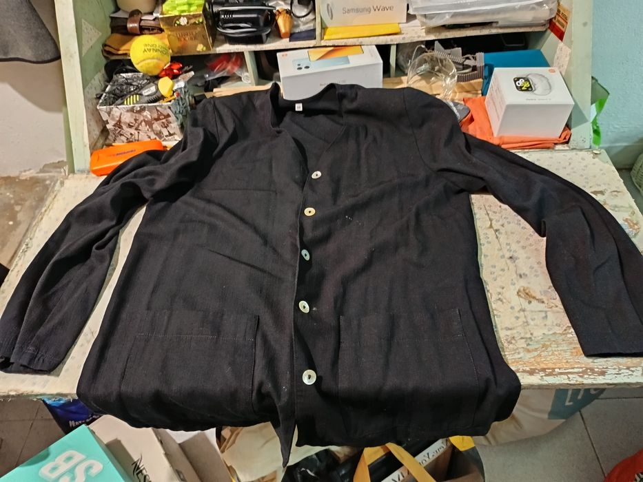 Vendo a camisola preta para mulheres bom estado