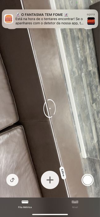 Sofa em pele de cor castanha