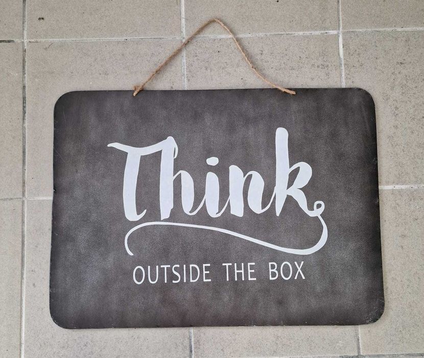 Quadro Decorativo "Think Outside the Box" – 44 x 61 cm - Usado