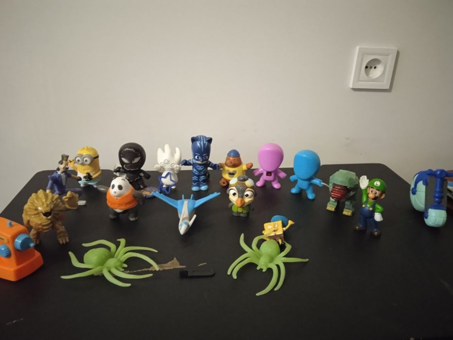 Игрушки ,мультяшные герои