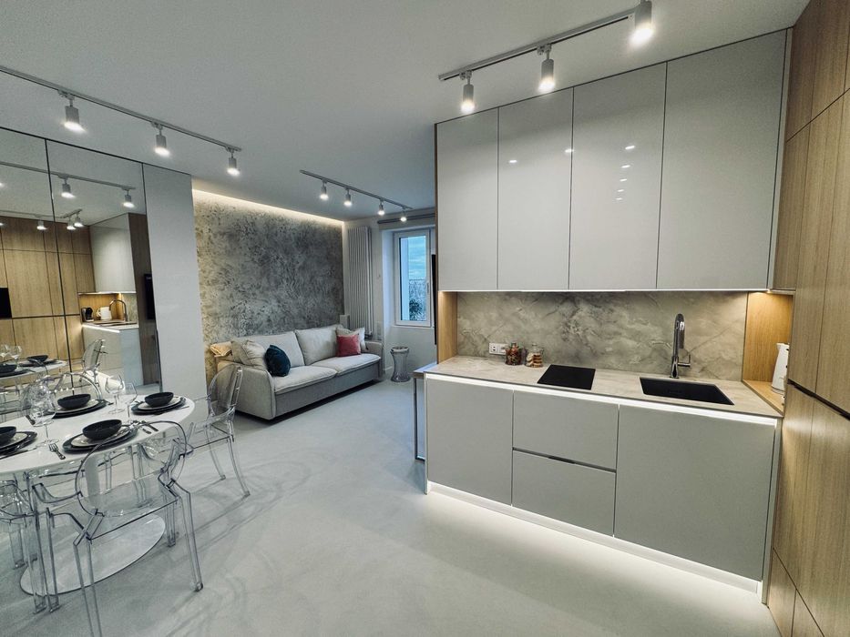 Świętokrzyska z widokiem na Pałac, parking, klimatyzacja, po remoncie